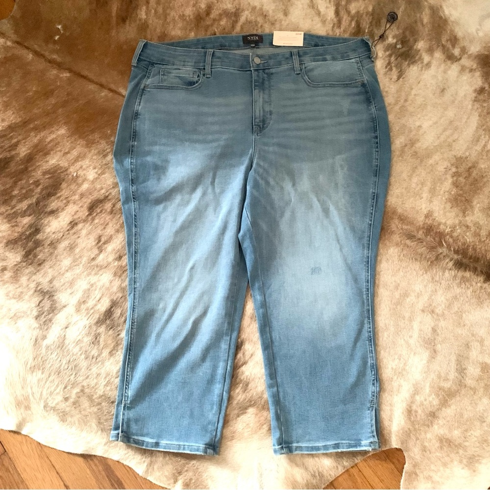 NEW NYDJ Lift X Tuck Technology Light Wash Cropped Jeans